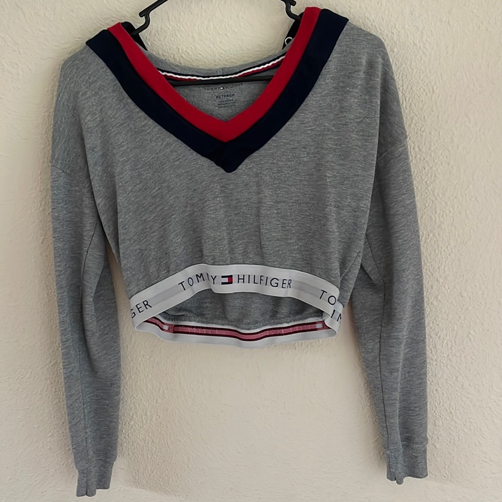 Women’s Size Small Tommy Hilfiger Cropped Hoodie!